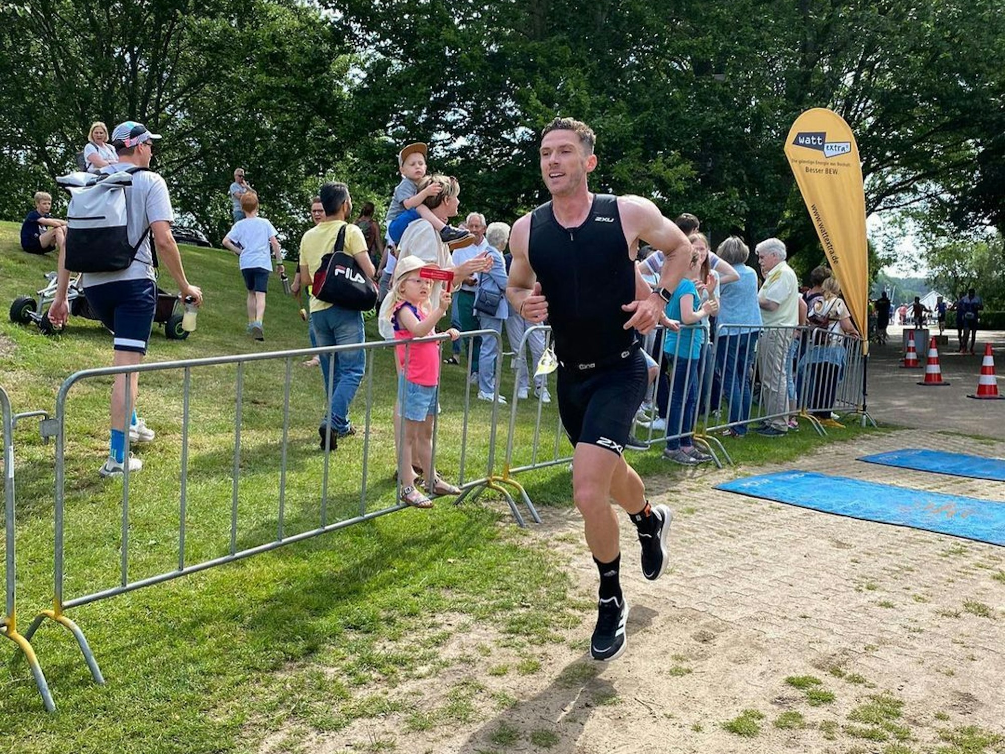 Robin Gosens läuft einen Triathlon in Bocholt.