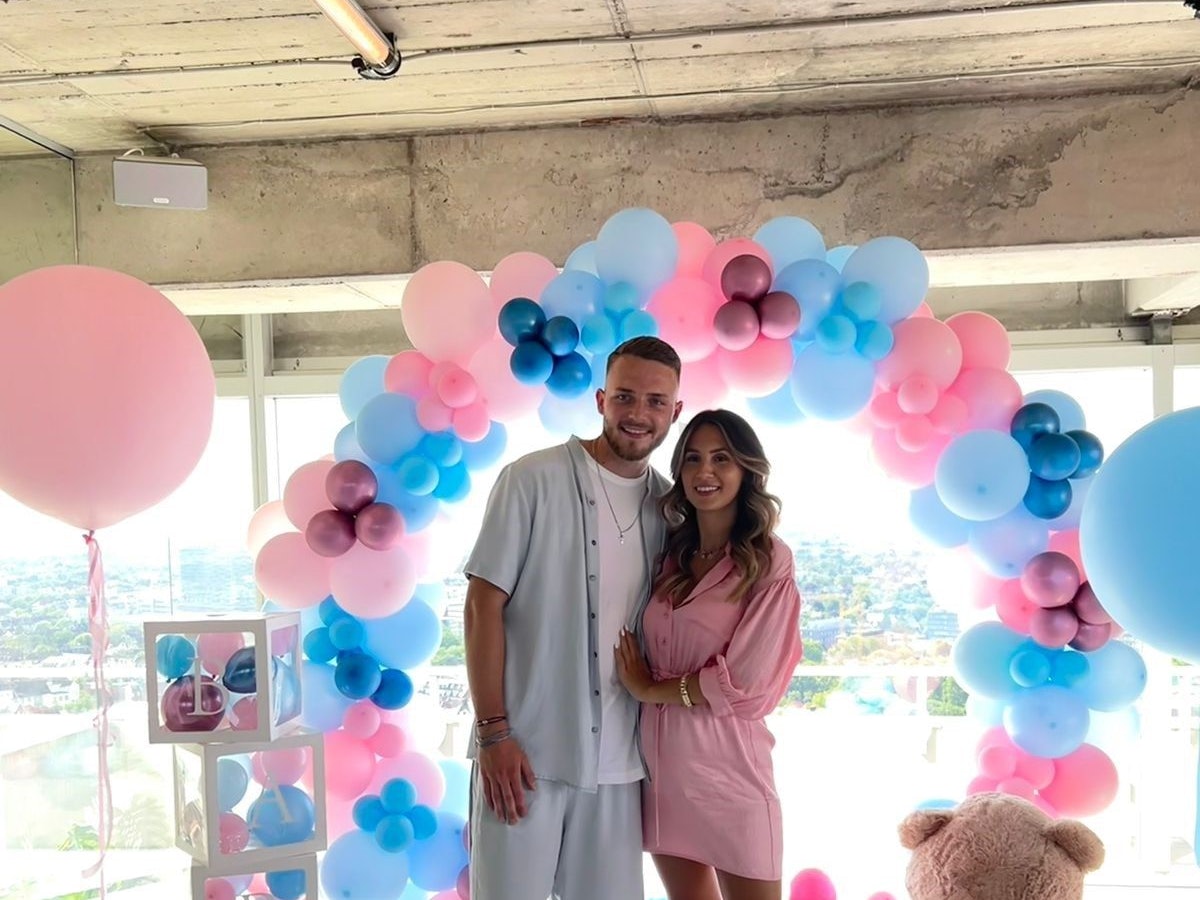 Jannes Horn und seine schwangere Freundin Pauline bei einer Baby-Party.