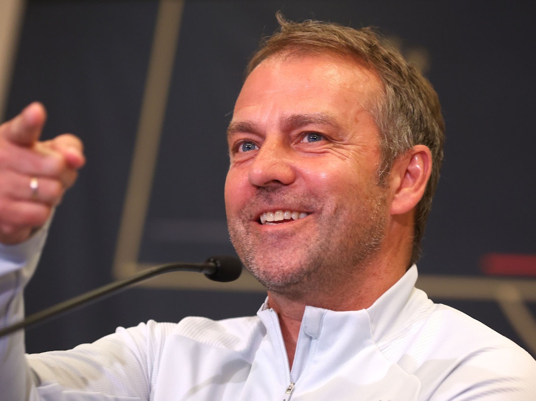 Hansi Flick gibt eine Pressekonferenz bei der Nationalmannschaft.