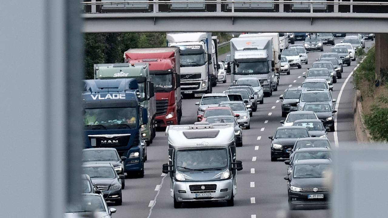Kölner Autobahnring A1 zwischen den Anschlußstellen Bocklemünd und Köln West.