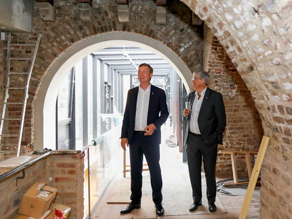 Einweihung der Ulrepforte von den Roten Funken in Köln.