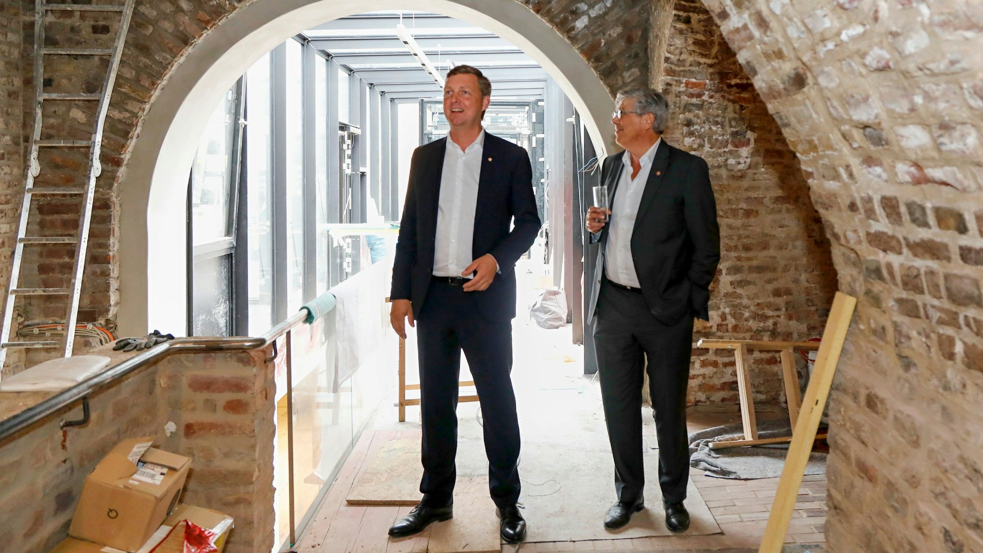 Einweihung der Ulrepforte von den Roten Funken in Köln.