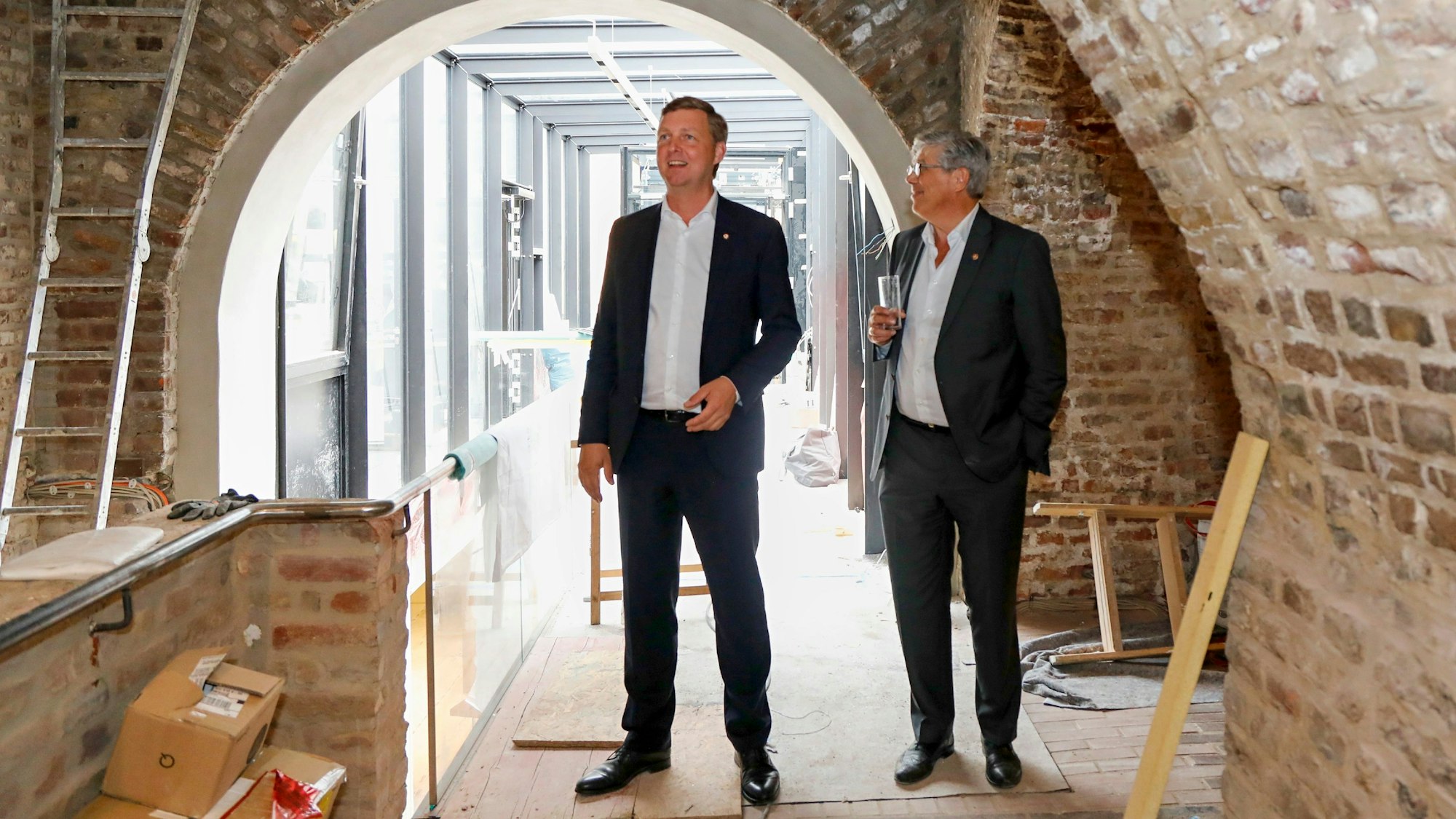 Einweihung der Ulrepforte von den Roten Funken in Köln.