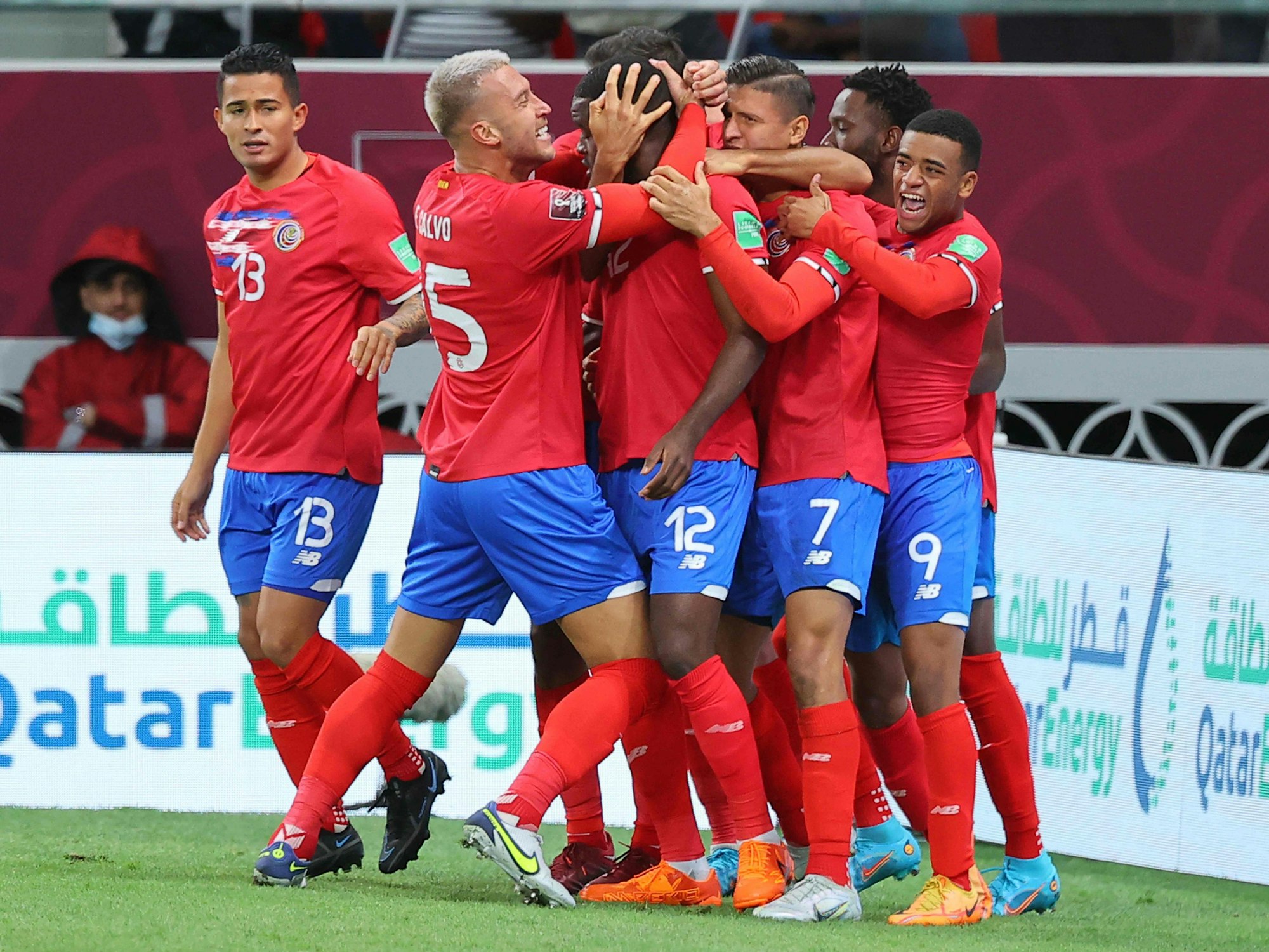 Die Spieler von Costa Rica jubeln.