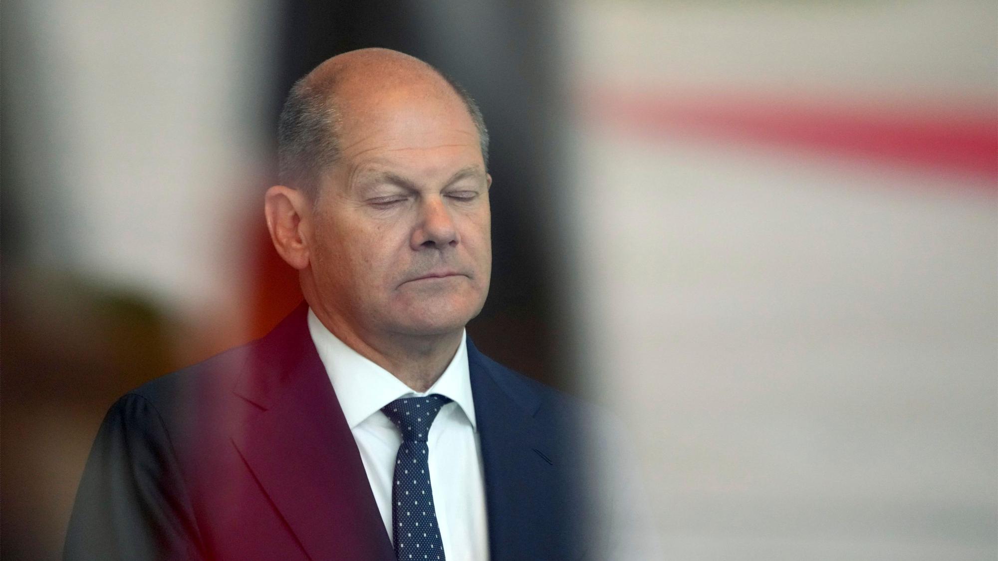 Wird Kanzler Olaf Scholz (SPD) die Ukraine noch in dieser Woche besuchen? Hier ist er am 13. Juni im Kanzleramt zu sehen, vor dem Besuch des slowakischen Ministerpräsidenten.