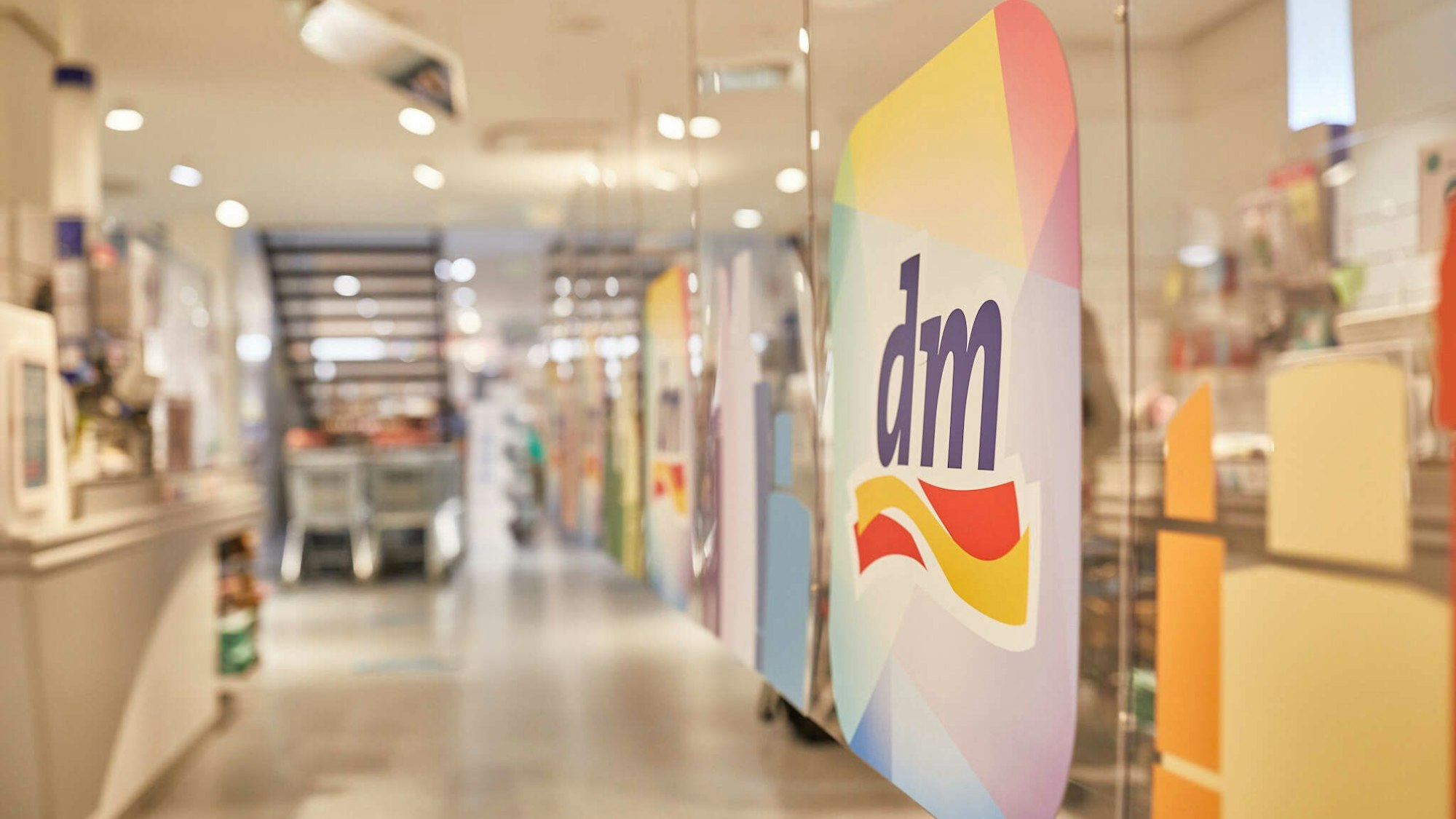 Viele dm-Kunden standen am Dienstagmorgen vor verschlossenen Türen. Unser Archivbild zeigt eine dm-Filiale im Jahr 2020.