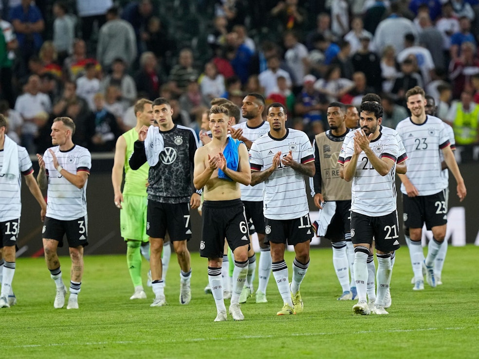 Die Spieler der Nationalmannschaft bedanken sich bei ihren Fans.
