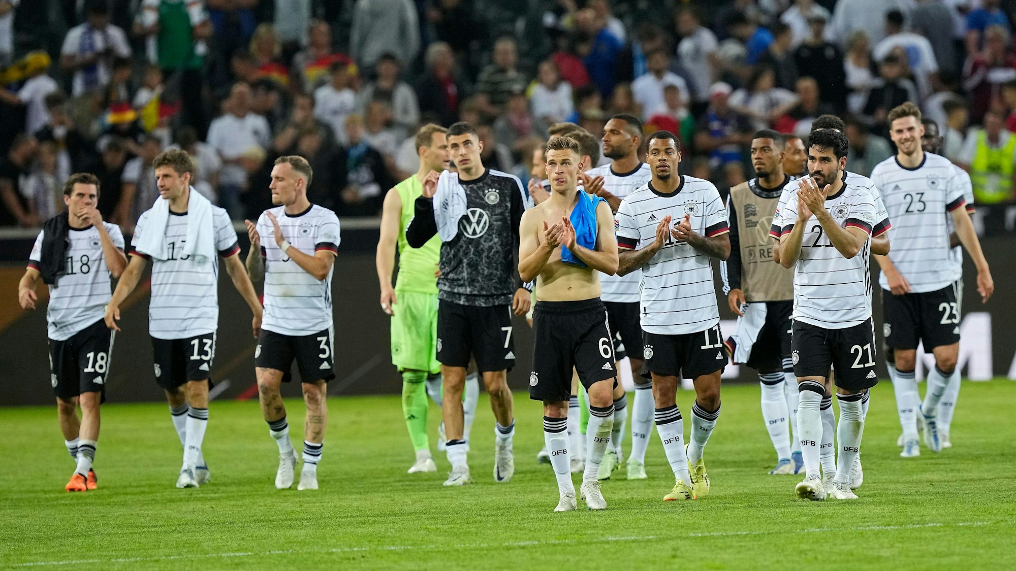 Die Spieler der Nationalmannschaft bedanken sich bei ihren Fans.