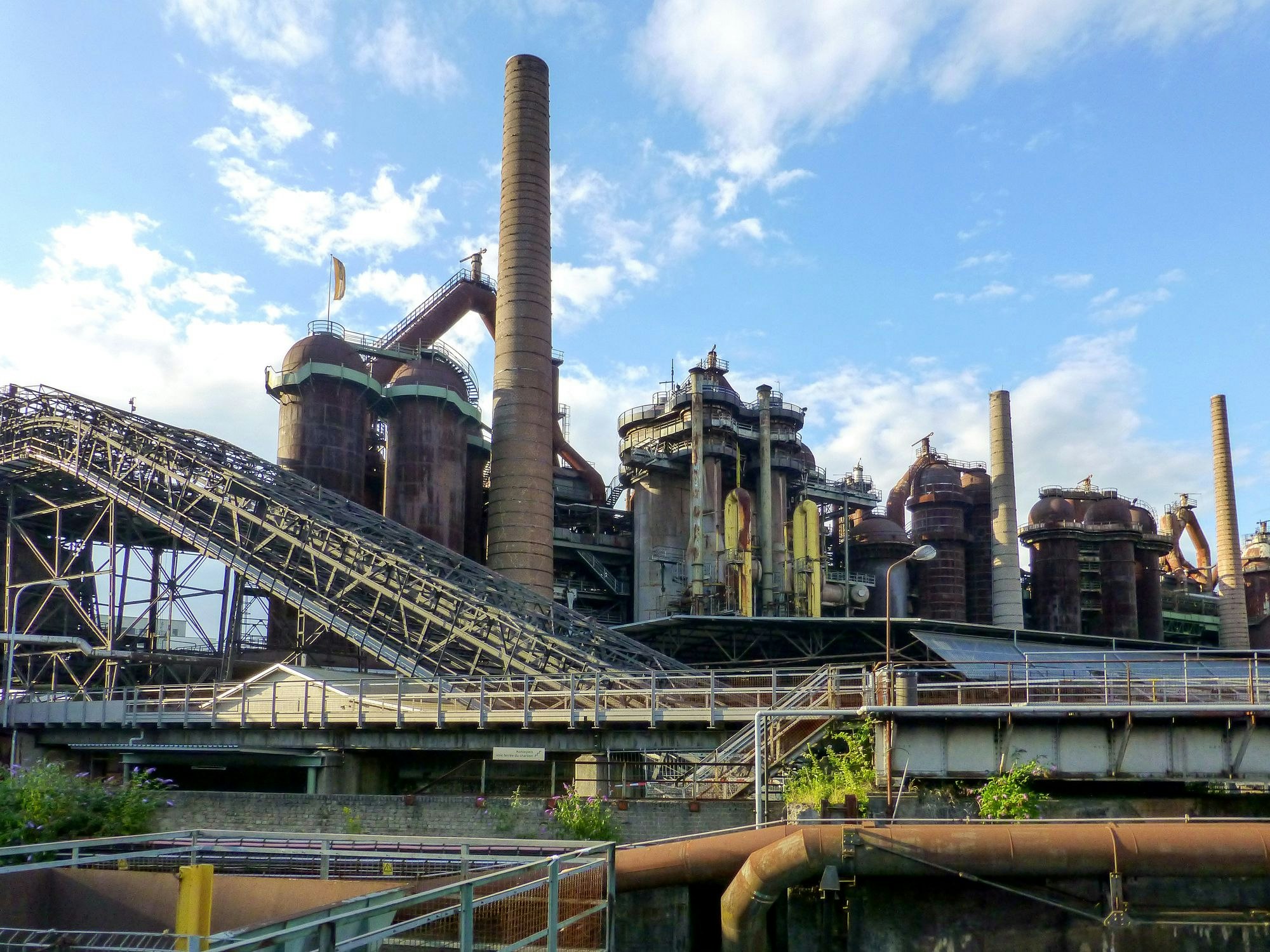 An der Völklinger Hütte kann man die Industriekultur noch hautnah erleben.