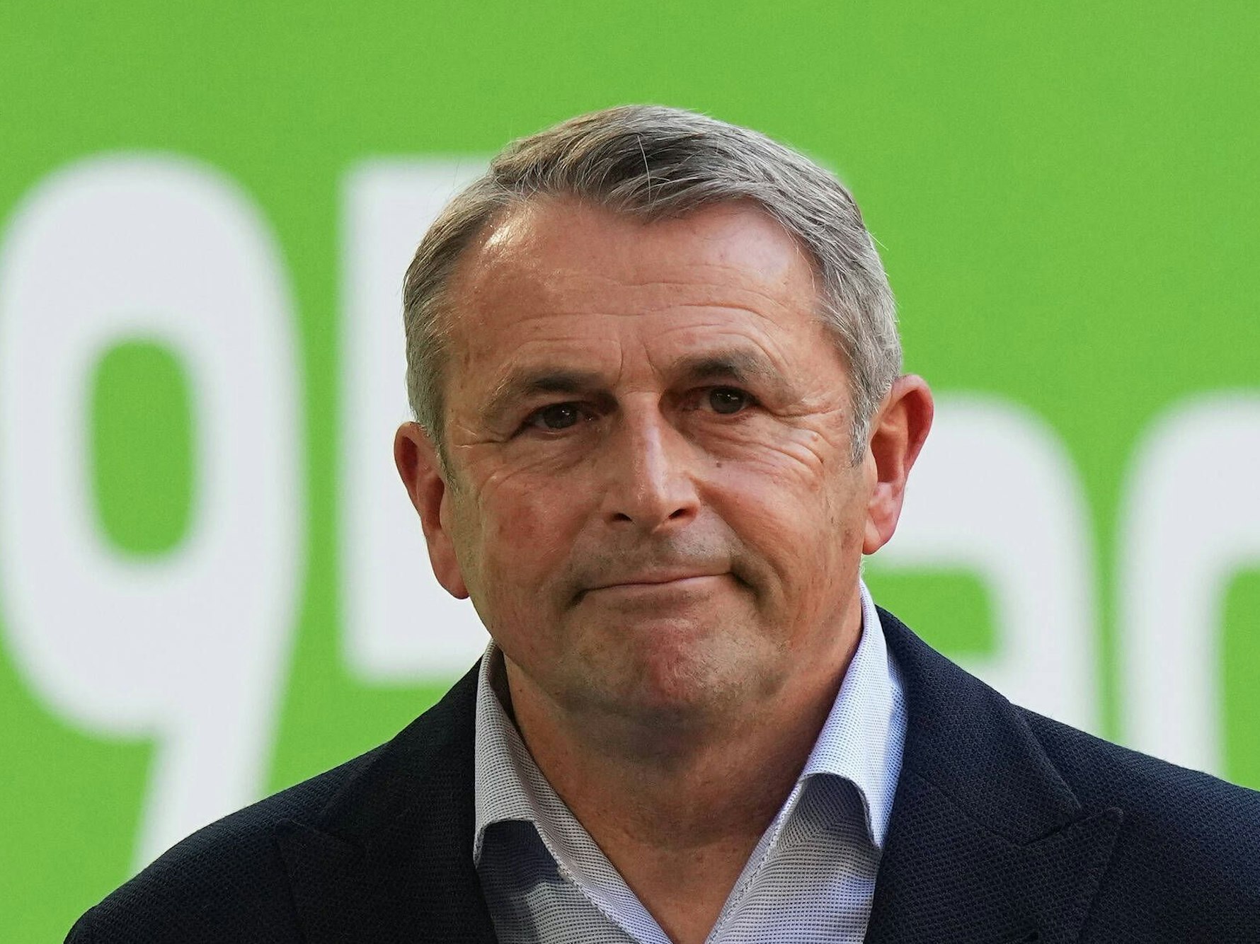 Klaus Allofs, Vorstand von Fortuna Düsseldorf, beim Interview im Stadion.