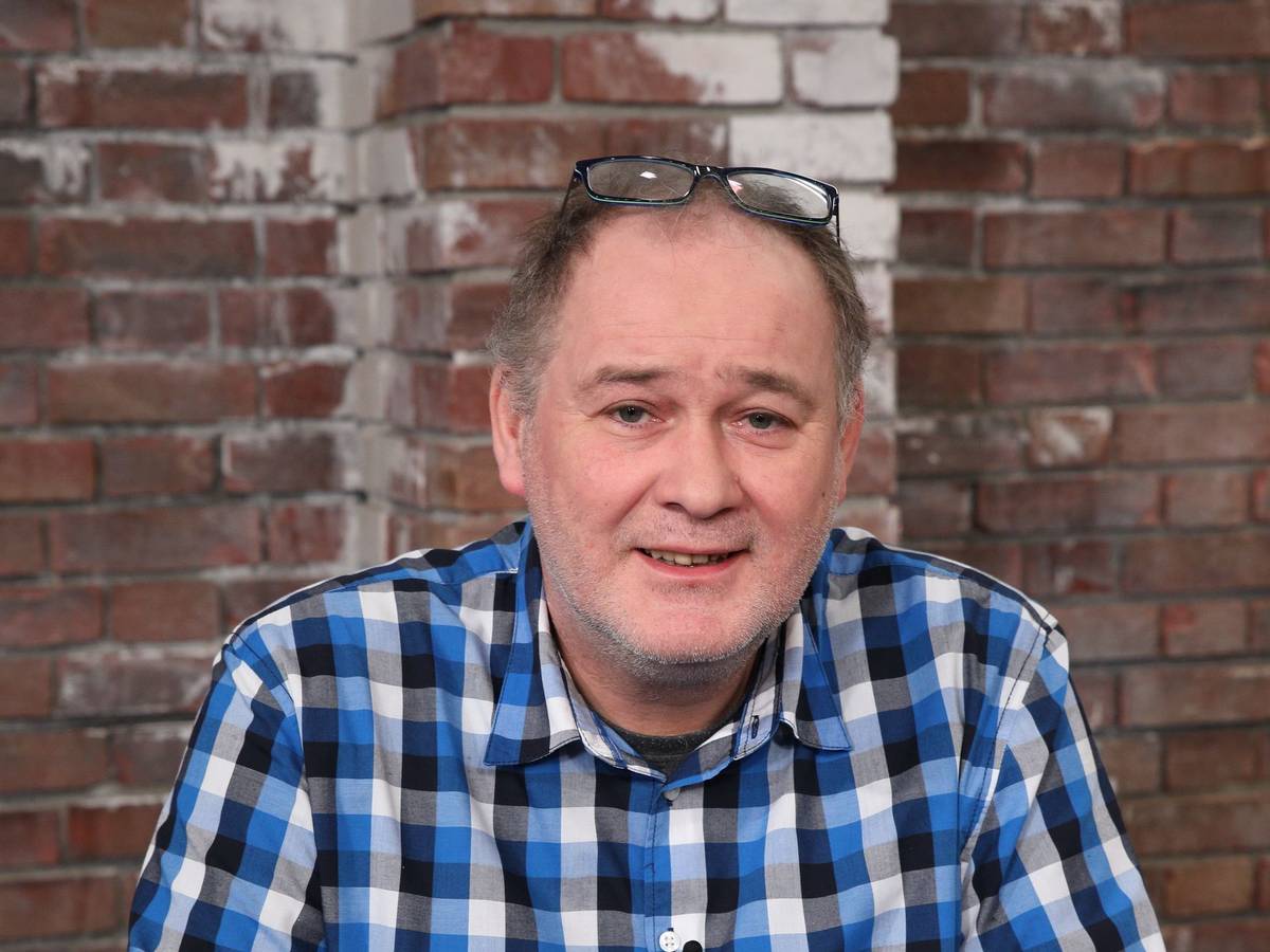 Walter „Waldi“ Lehnertz, hier bei einem undatierten Fototermin für „Bares für Rares“, zeigte sich auf seinem Instagram-Profil völlig empört.