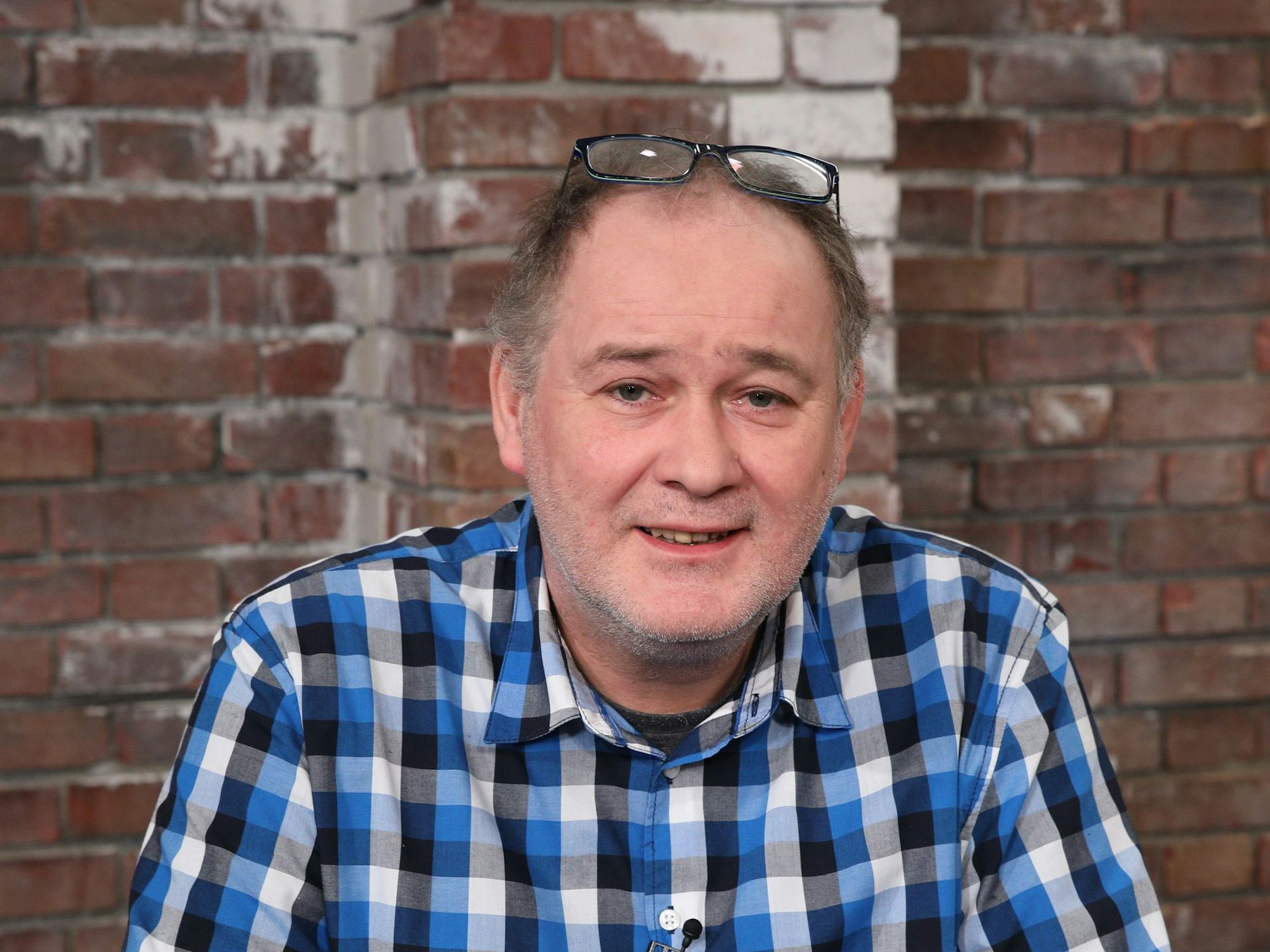 Walter „Waldi“ Lehnertz, hier bei einem undatierten Fototermin für Bares für Rares, zeigte sich auf seinem Instagram-Profil völlig empört.