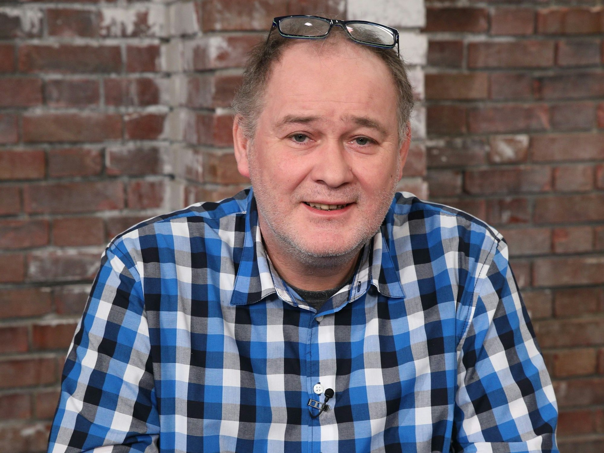 Walter "Waldi" Lehnertz posiert bei einem undatierten Fototermin für „Bares für Rares“.