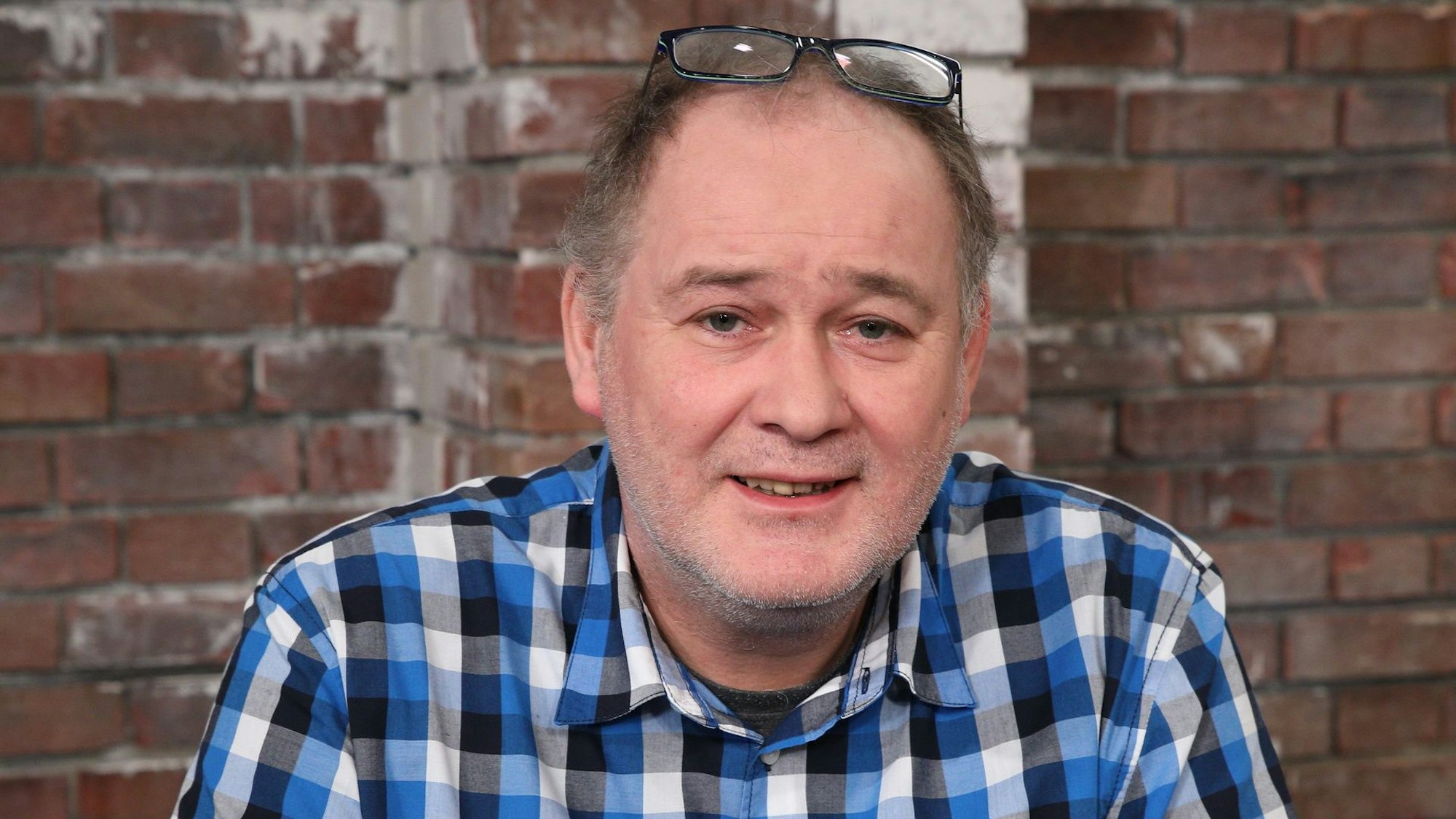 Walter „Waldi“ Lehnertz, hier bei einem undatierten Fototermin für „Bares für Rares“, zeigte sich auf seinem Instagram-Profil völlig empört.