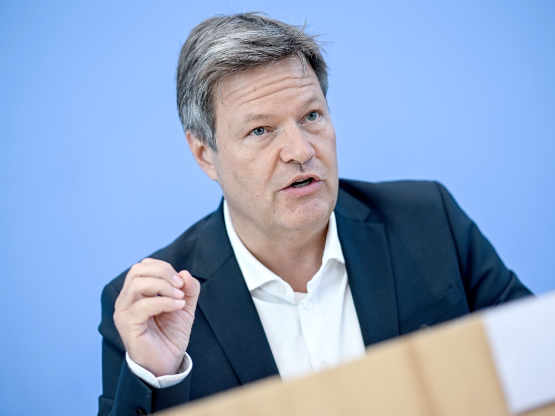 15.06.2022, Berlin: Robert Habeck (Bündnis 90/Die Grünen), Vizekanzler und Bundesminister fu·r Wirtschaft und Klimaschutz, spricht bei einer Pressekonferenz über die Gesetzesentwürfe zu Wind-an-Land und Bundesnaturschutz. Foto: Britta Pedersen/dpa +++ dpa-Bildfunk +++