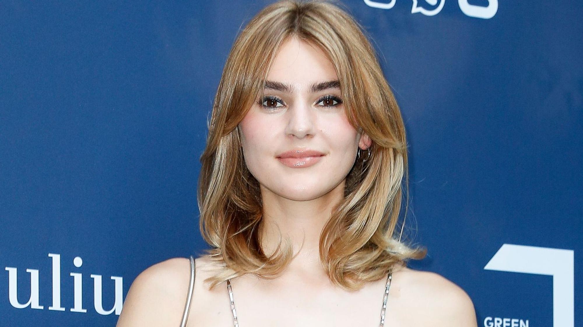 Stefanie Giesinger schaut im Juni 2021 in Berlin bei einer Preisverleihung in die Kamera
