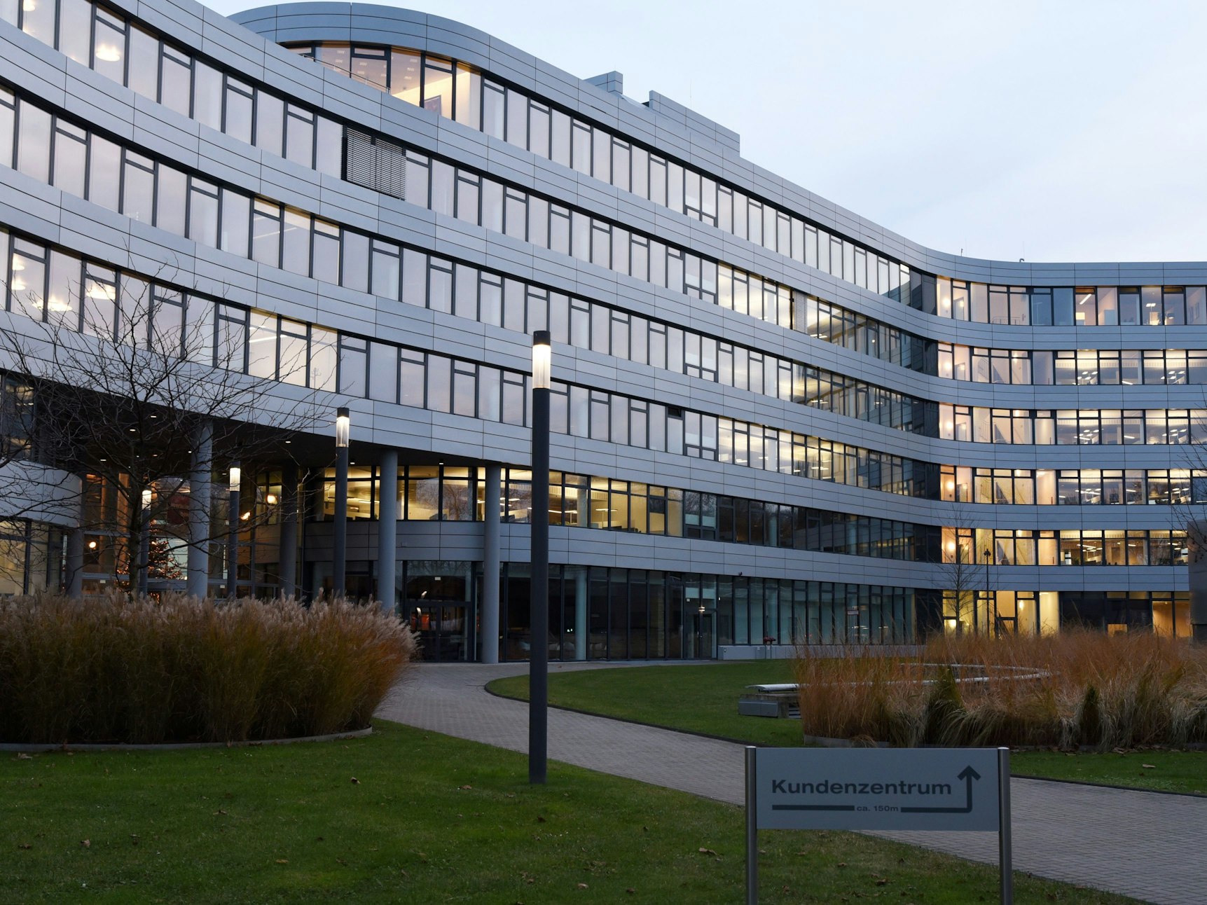 Zentrale der Rhein-Energie am Parkgürtel in Köln-Ehrenfeld.