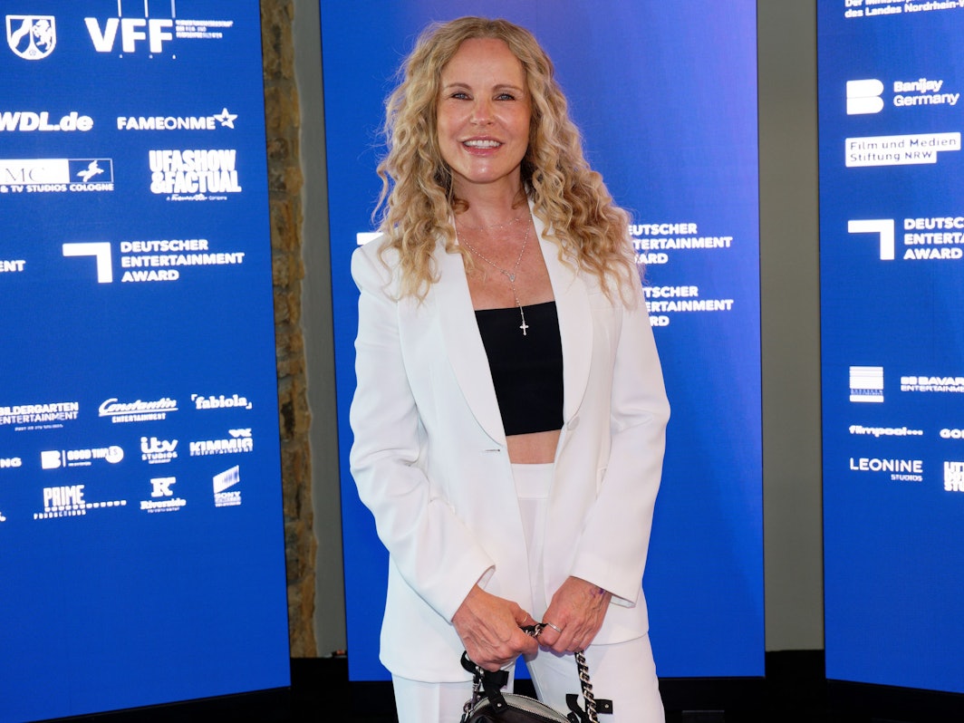 Die Moderatorin Katja Burkard kommt zur Verleihung des ersten Deutschen Entertainment Awards (DEA). +++ dpa-Bildfunk +++