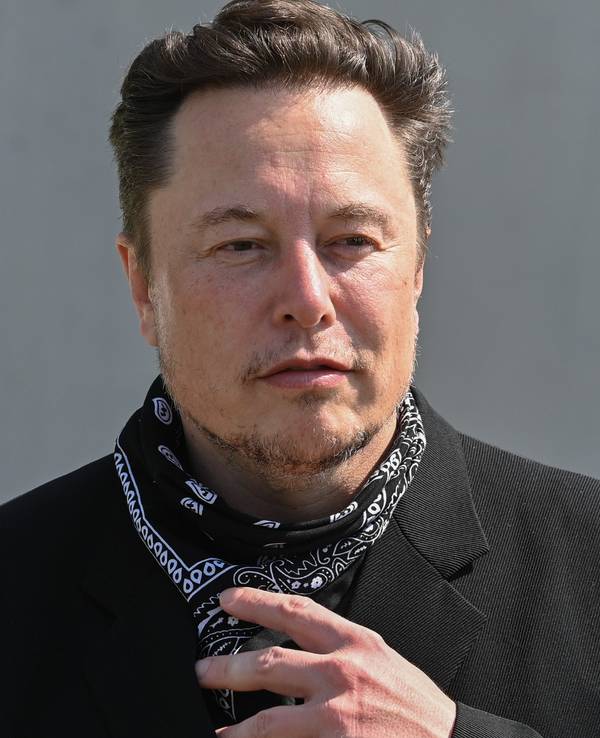 Elon Musk, Tesla-Chef, steht bei einem Pressetermin auf dem Gelände der Tesla Gigafactory. Elon Musks Vorgehensweise bei der geplanten Übernahme von Twitter hat eine Aktionärsklage gegen ihn und das Unternehmen ausgelöst. (zu dpa «US-Aktionär klagt gegen Musk und Twitter nach Übernahme-Turbulenzen») +++ dpa-Bildfunk +++