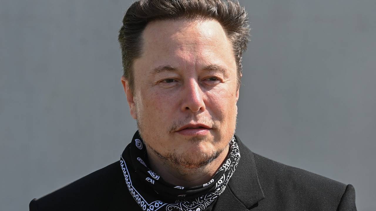 Elon Musk, Tesla-Chef, steht bei einem Pressetermin auf dem Gelände der Tesla Gigafactory. Elon Musks Vorgehensweise bei der geplanten Übernahme von Twitter hat eine Aktionärsklage gegen ihn und das Unternehmen ausgelöst. (zu dpa «US-Aktionär klagt gegen Musk und Twitter nach Übernahme-Turbulenzen») +++ dpa-Bildfunk +++
