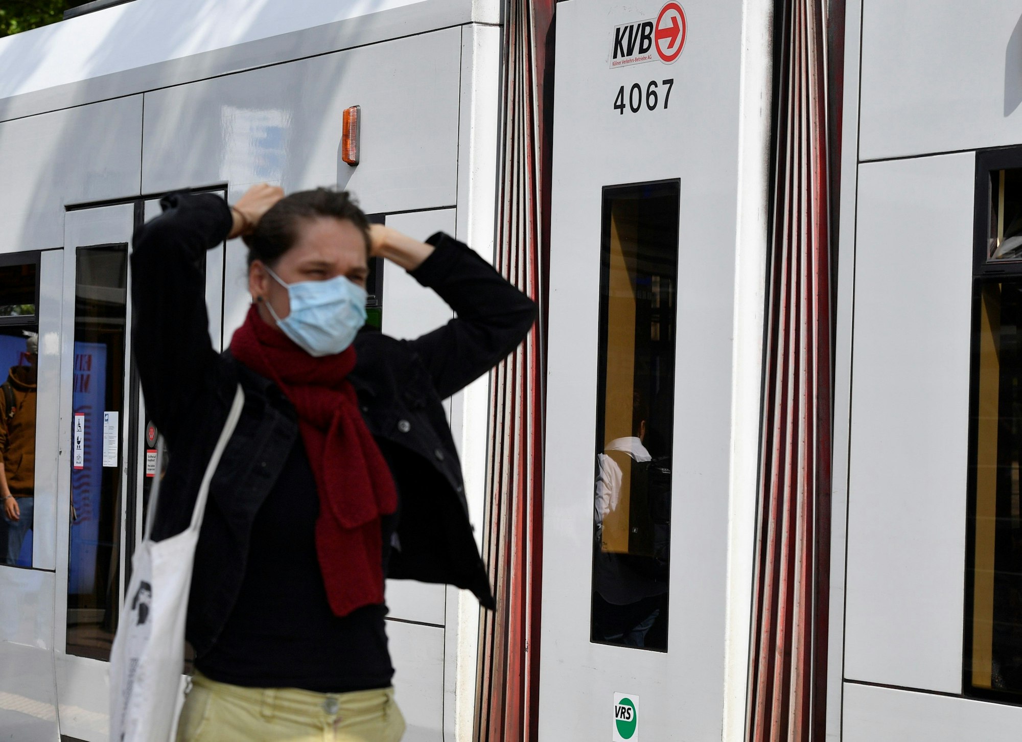 Corona ist längst nicht vorbei: Der Deutsche Städtetag fordert von der Bundespolitik, dass es wieder Schutzmaßnahmen gibt, um Bürgerinnen und Bürger vor eine gefährlichen Infektion zu bewahren. Unser Symbolbild wurde 2022 in NRW geschossen.