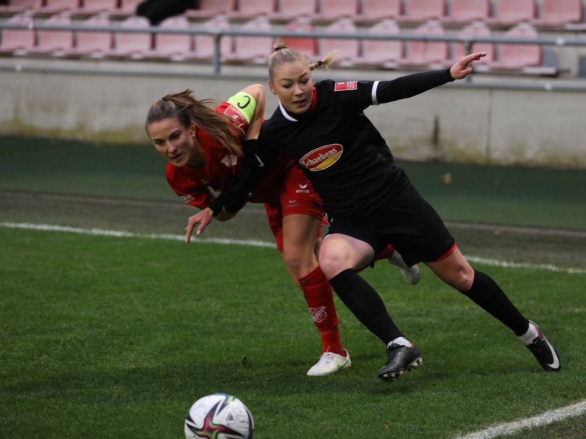 Weronika Zawistowska spielt für den 1. FC Köln gegen den SC Sand.