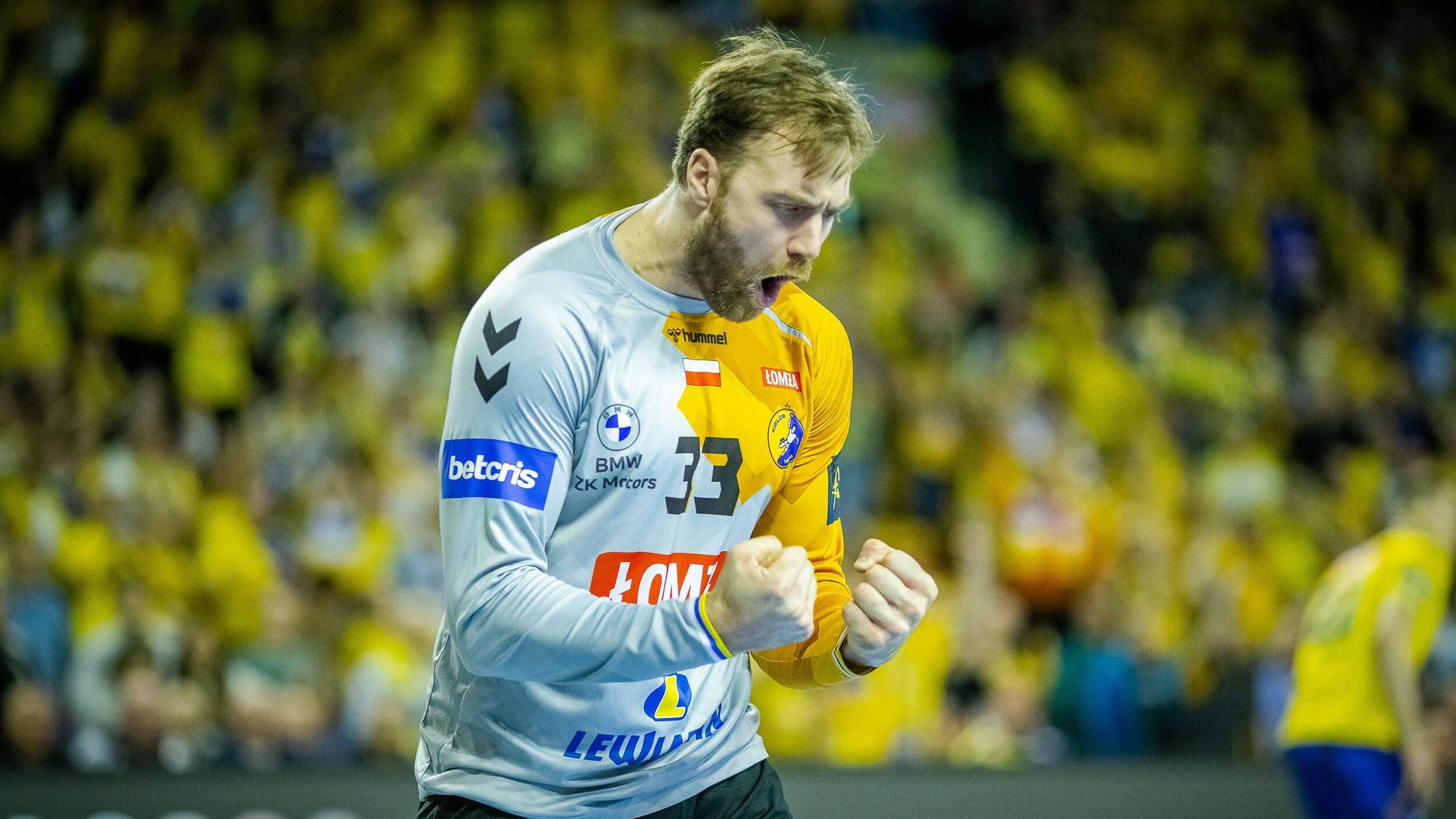 Andreas Wolff jubelt mit geballten Fäusten.