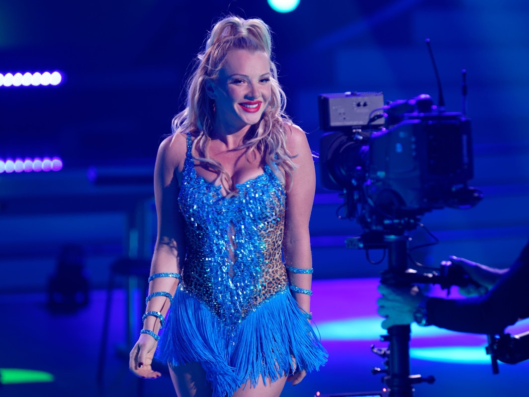 ARCHIV - 22.03.2019, Nordrhein-Westfalen, Köln: «Dschungelkönigin" Evelyn Burdecki tanzt bei der zweiten Show der 12. Staffel der RTL Tanzshow Let’s Dance.