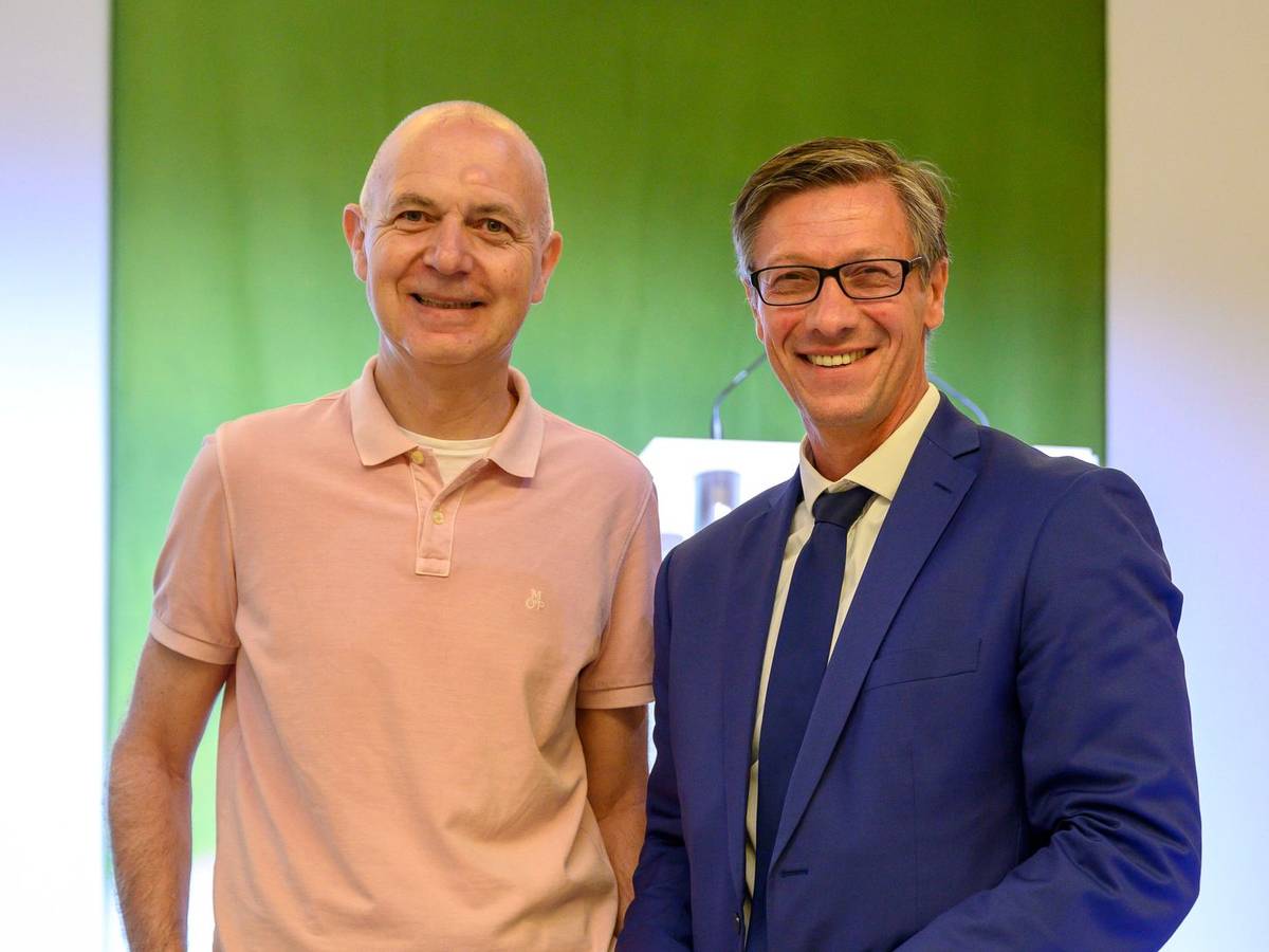 DFB Präsident Bernd Neundorf (l.) gemeinsam mit dem neuen FVM-Präsident Dr. Christos Katzidis, hier am 18. Juni 2022.