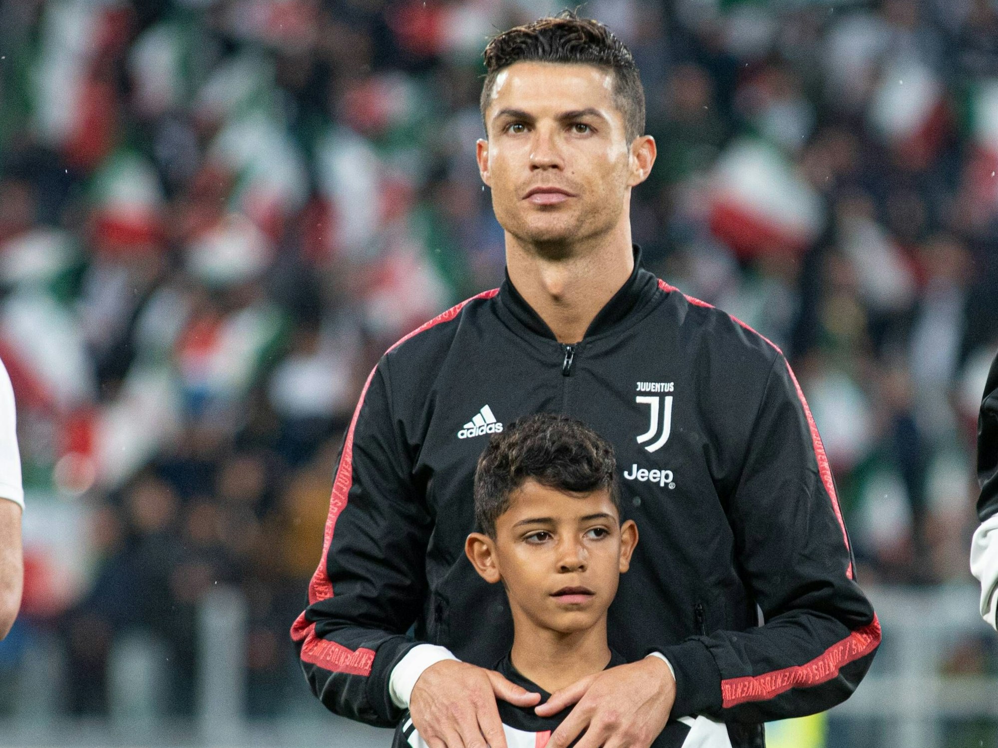 Cristiano Ronaldo gemeinsam mit seinem Sohn Cristiano Jr. vor dem Serie A Spiel zwischen Juventus Turin und Atalanta Bergamo am 19. Mai 2019.