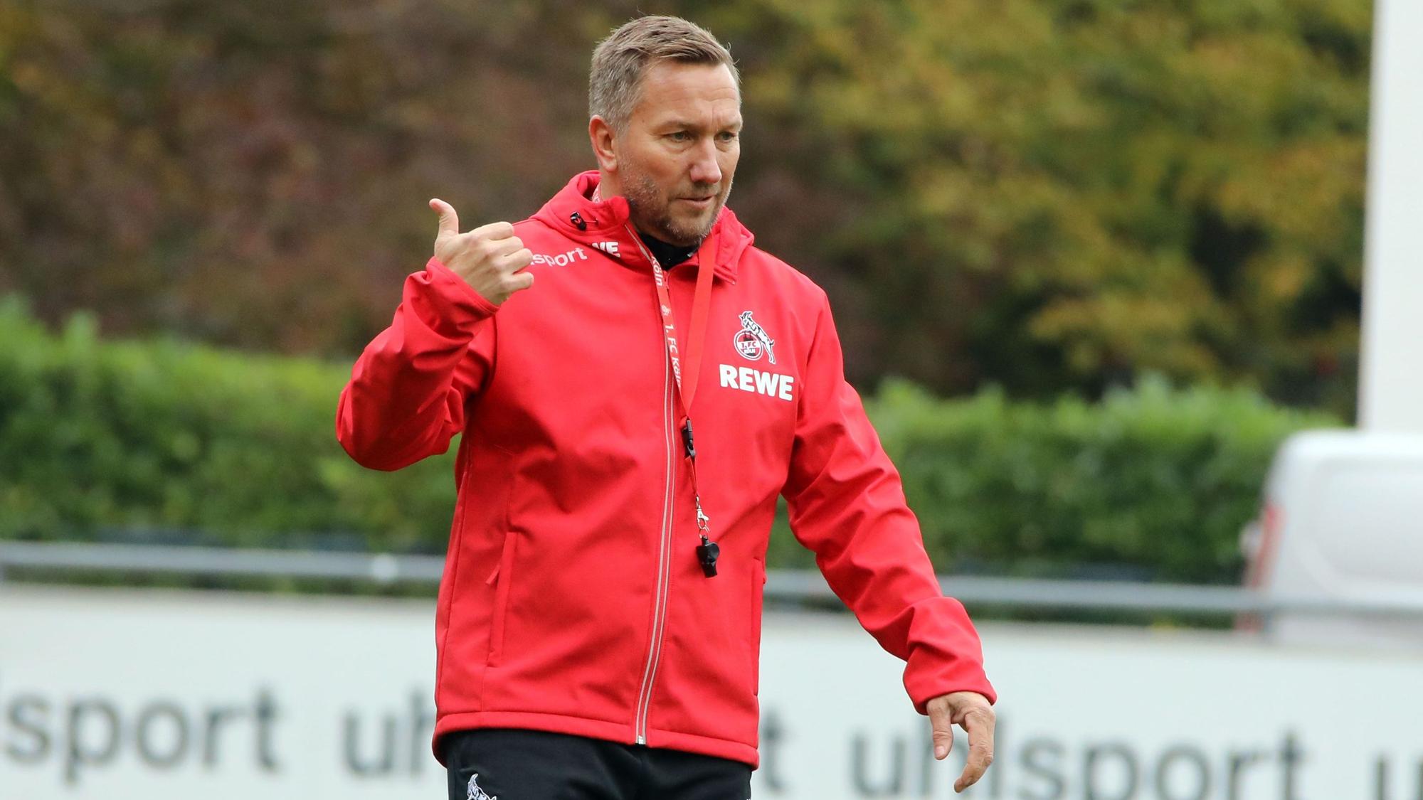 Manfred Schmid, hier am 11. November 2019 am Geißbockheim, arbeitete beim 1. FC Köln jahrelang als Co-Trainer.