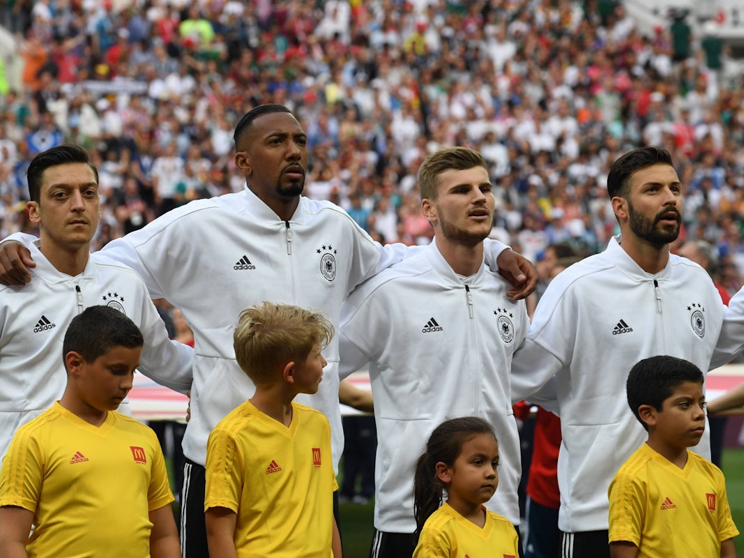 Mesut Özil, Jerome Boateng, Timo Werner und Marvin Plattenhardt (v.l.n.r.) vor dem WM-Spiel zwischen Deutschland und Mexiko am 17. Juni 2018.