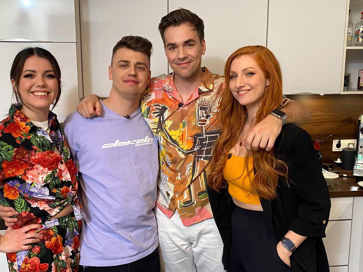 V.l.: Vanessa (Malwanne), Kevin (Papaplatte), Max und Lara (Lara Loft)
Die Verwendung des sendungsbezogenen Materials ist nur mit dem Hinweis und Verlinkung auf RTL+ gestattet.