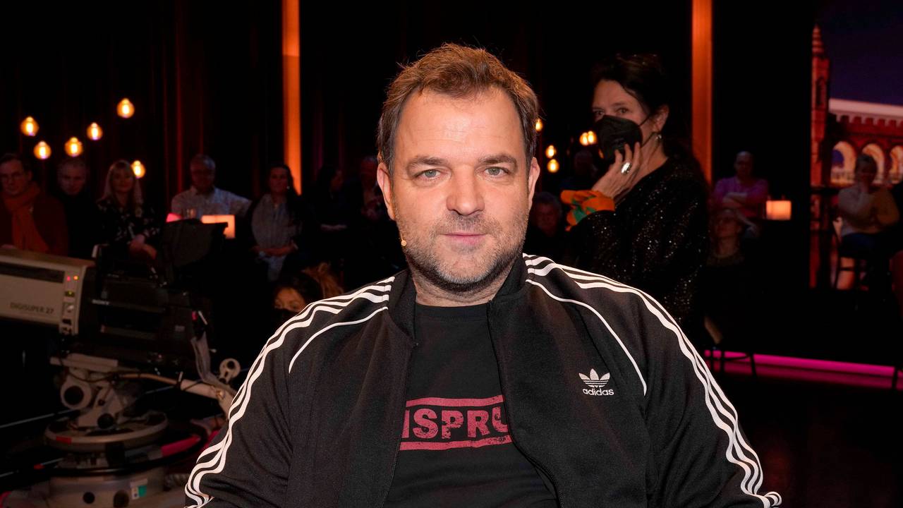 Martin Rütter bei der Aufzeichnung der MDR/rbb-Talkshow Riverboat im Studio A im rbb Fernsehzentrum. Berlin, 10.12.2021 ***