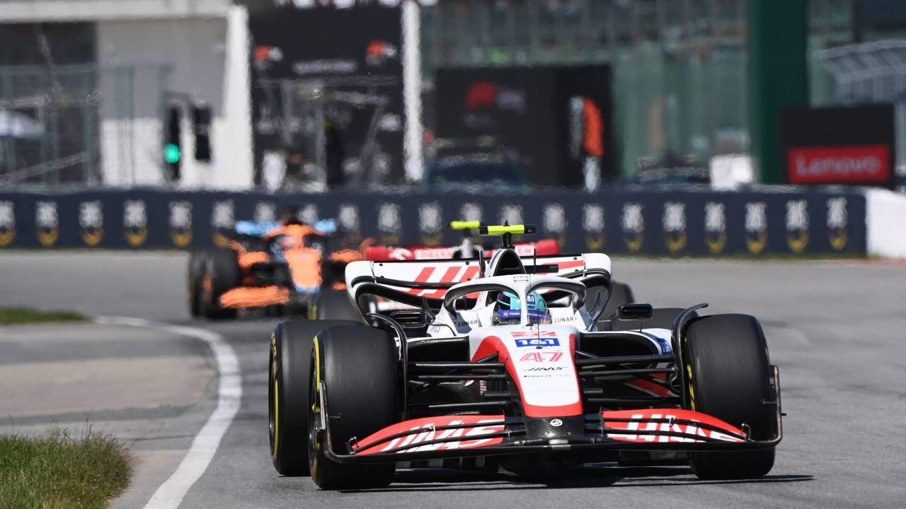 Mick Schumacher fährt in seinem Haas über die Strecke