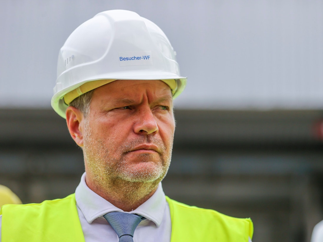 Robert Habeck (Bündnis 90/Die Grünen), Bundesminister für Wirtschaft und Klimaschutz, besucht Mitte Mai den Chemiestandort Leuna.