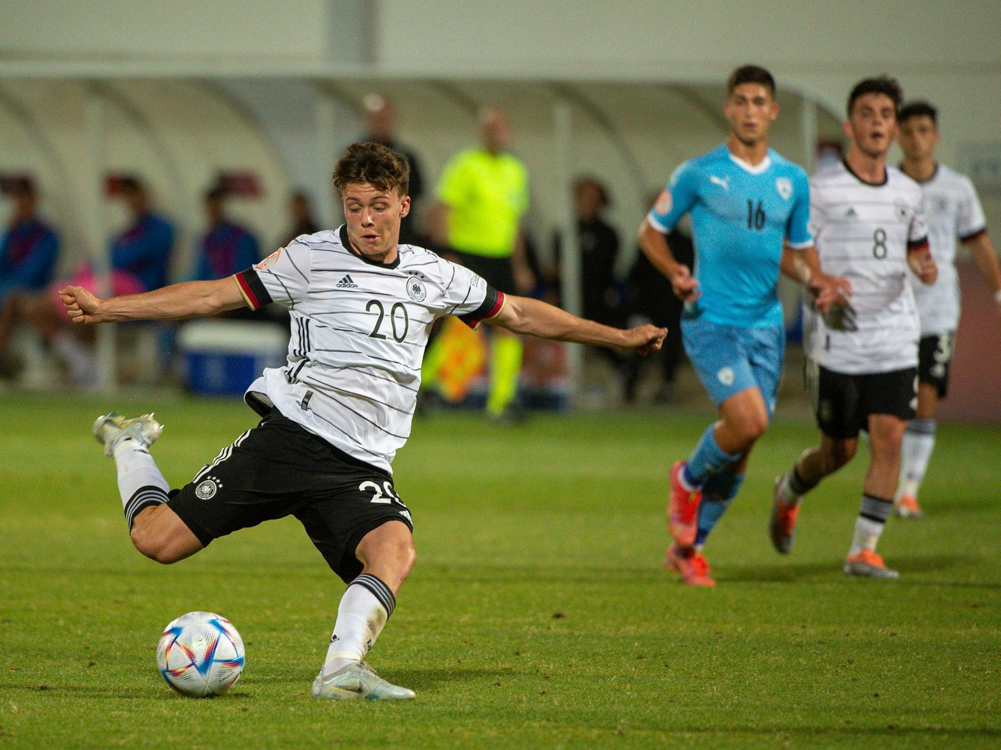 Sidney Raebiger im Trikot der deutschen U17-Nationalmannschaft.