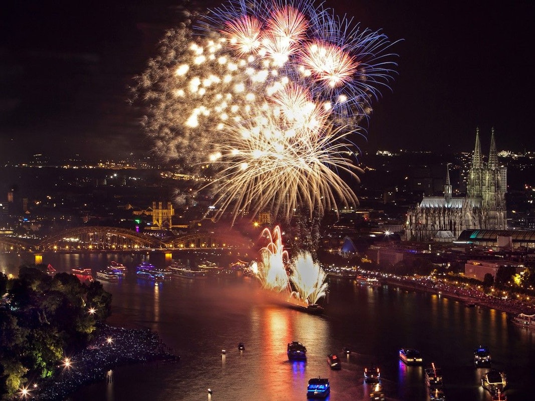Feuerwerk in Köln bei der Großveranstaltung Kölner Lichter.