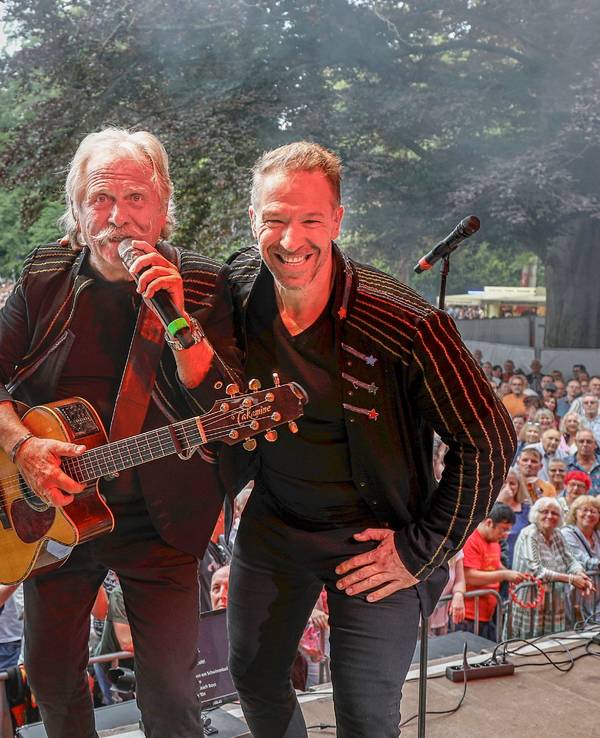 Henning Krautmacher und sein Nachfolger Patrick Lück beim Schlebuscher Volksfest. Zusammen traten sich auch am Sonntag (25. September 2022) beim ZDF-„Fernsehgarten“ auf.