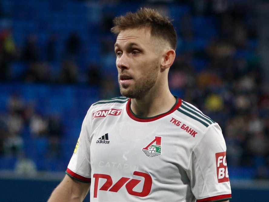 Maciej Rybus geht im Spiel von Lokomotive Moskau gegen Zenit St. Petersburg vom Platz. Nach dem Wechsel innerhalb der Liga muss er auf seine WM-Teilnahme verzichten.