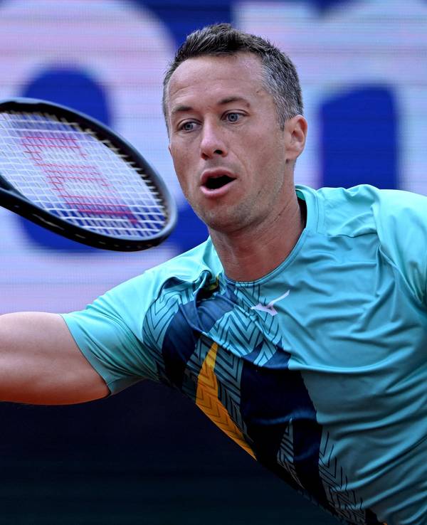 Philipp Kohlschreiber holt mit dem Tennisschläger aus. Der langjährige Tennis-Profi beeindet seine Karriere.