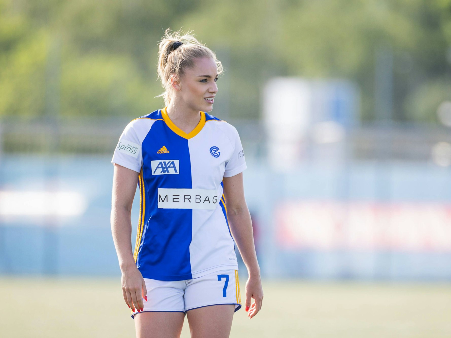 Ana Maria Markovic auf dem Platz im Trikot der Grasshopper Zürich.