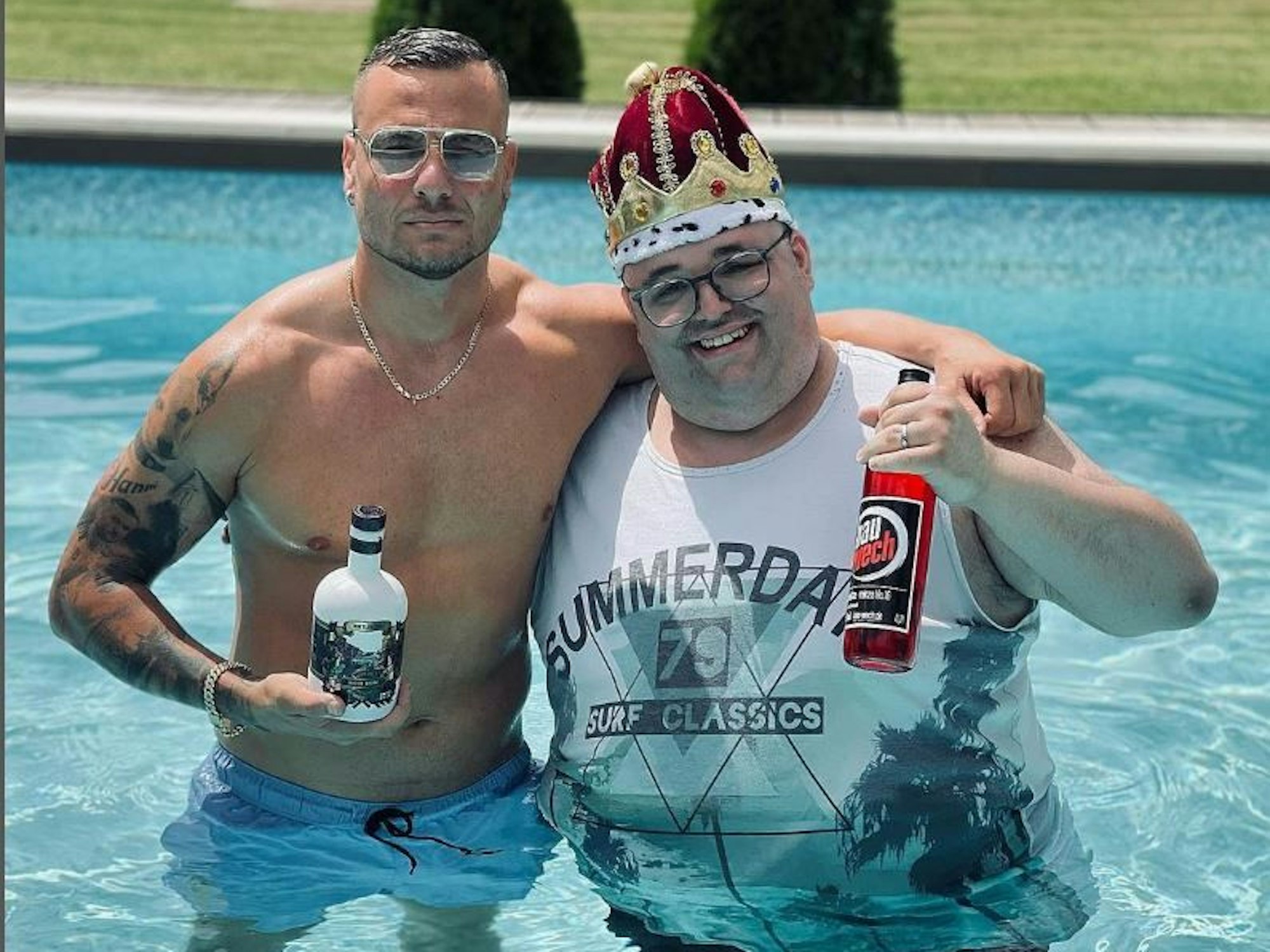 Eric Sindermann (Sommerhaus der Stars 2022) und Ingo Ingo Wieczorek (Schwiegertochter gesucht) bei Ingos Junggesellnabschied am 11. Juni 2022. Sindermann ist sein Trauzeuge.
Screenshot zur Berichterstattung erstellt
Foto: Instagram/dr.sindsen