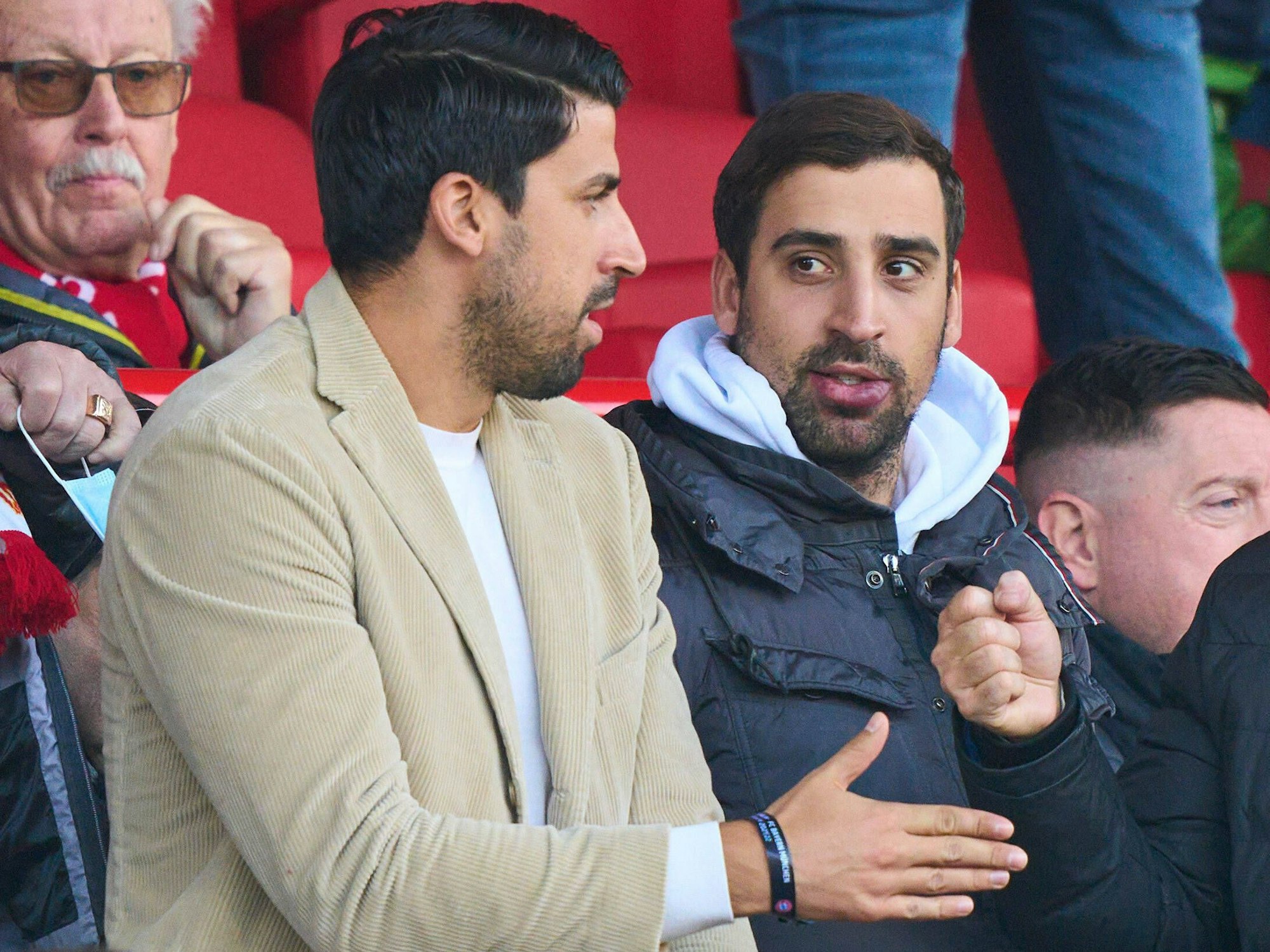 Sami und Denny Khedira im Stadion von Union Berlin.