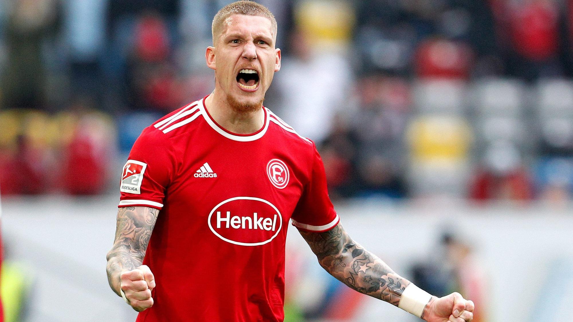 Jordy de Wijs jubelt im Trikot von Fortuna Düsseldorf