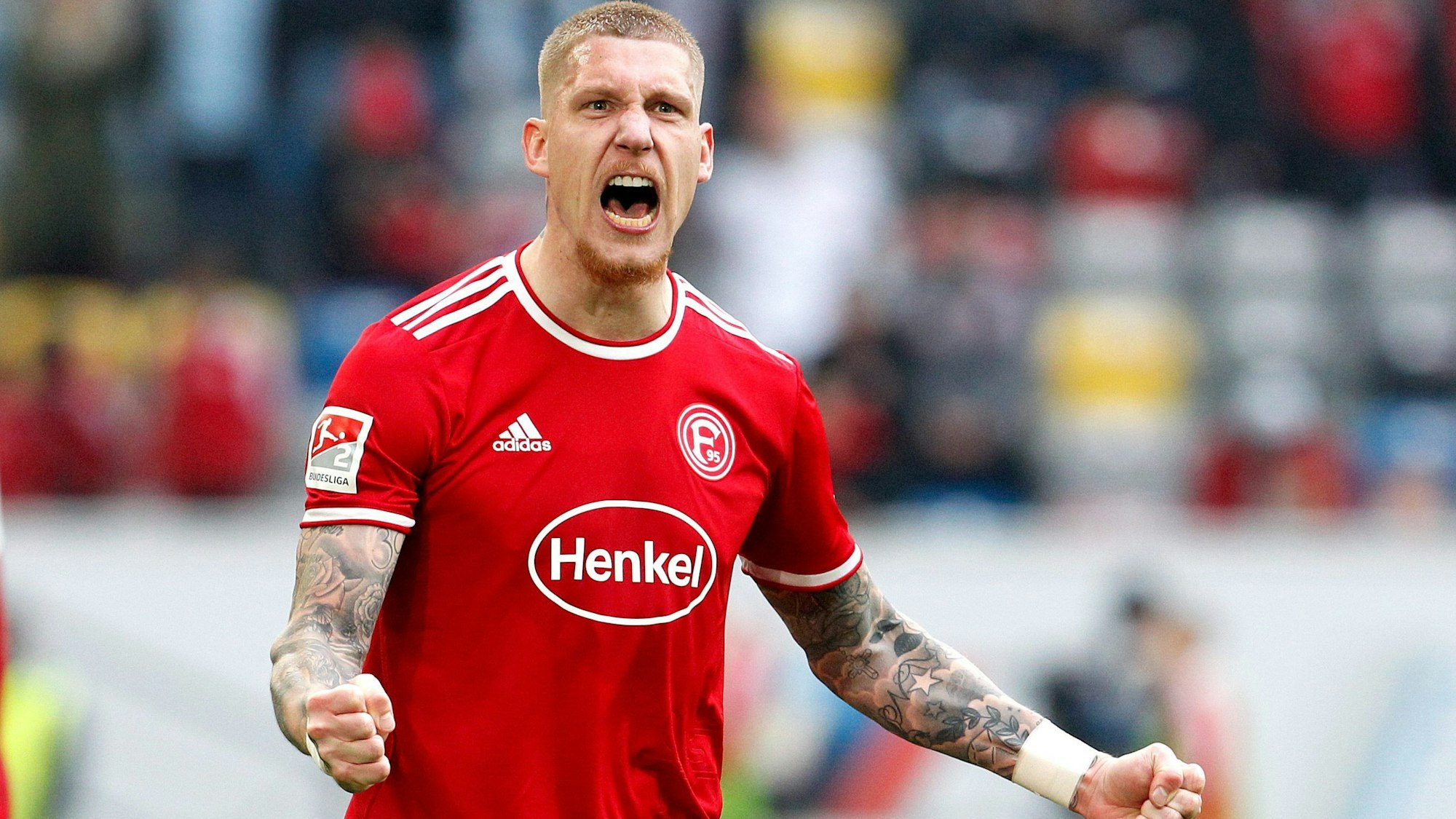 Jordy de Wijs jubelt im Trikot von Fortuna Düsseldorf