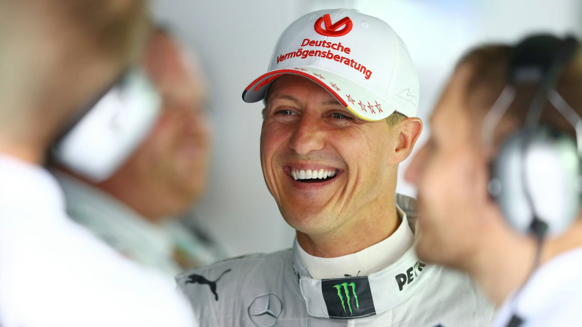 Michael Schumacher hat gute Laune beim Rennen in seinem Heimatland.