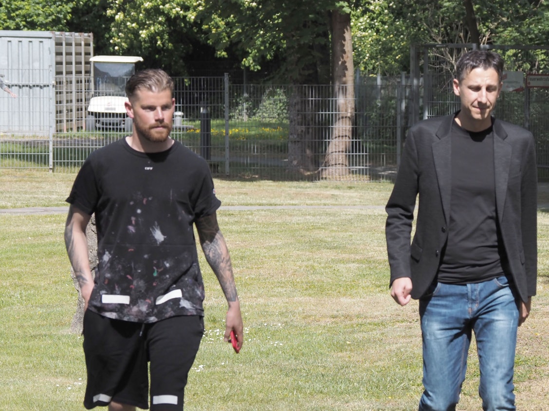 Timo Horn und Christian Keller am Geißbockheim.