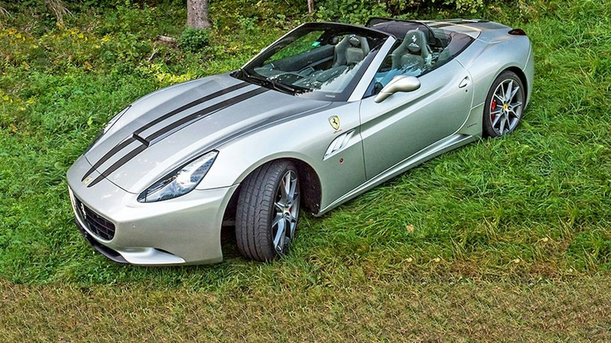 Schumis Ferrari California im Silber-Ton „Argento Nurburgring“ steht in der Schweiz.
