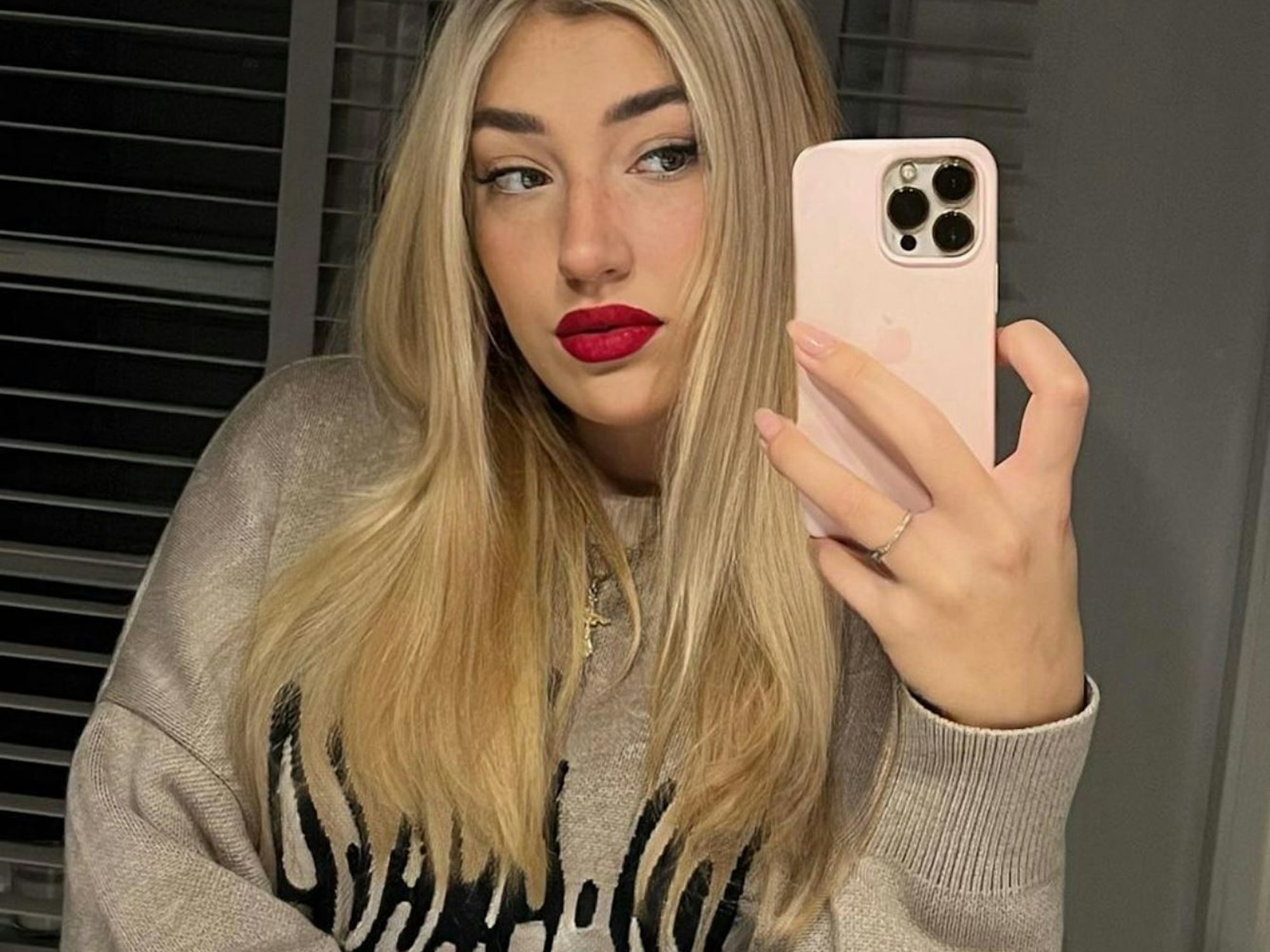 Das Instagram-Selfie zeigt die 23-jährige Kölner Influencerin am 25. Dezember 2021, welches sie auf ihrem Instagram-Account postete.